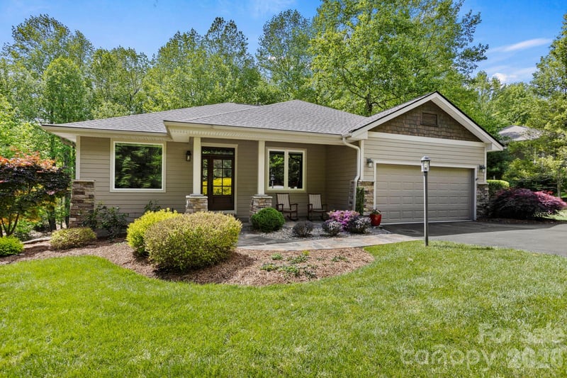 547 Pinnacle Peak Lane, Flat Rock, NC - 3 beds, 2.5 baths, 3,147 sqft - $799,000