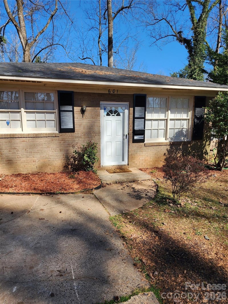 601 Camrose Drive, Charlotte, NC - 2 beds, 1 bath - $1,250