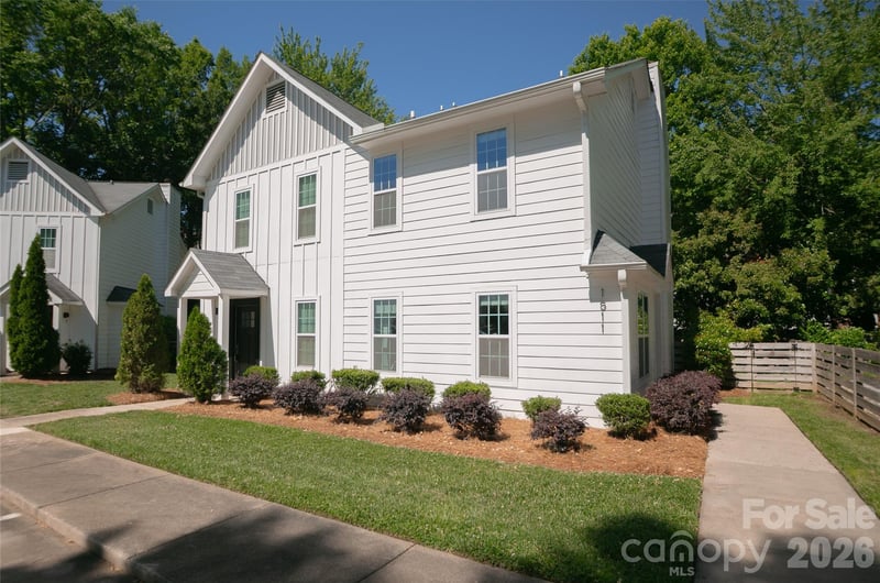 1511 Briar Creek B, Charlotte, NC - 2 beds, 3 baths, 1,016 sqft - $392,000