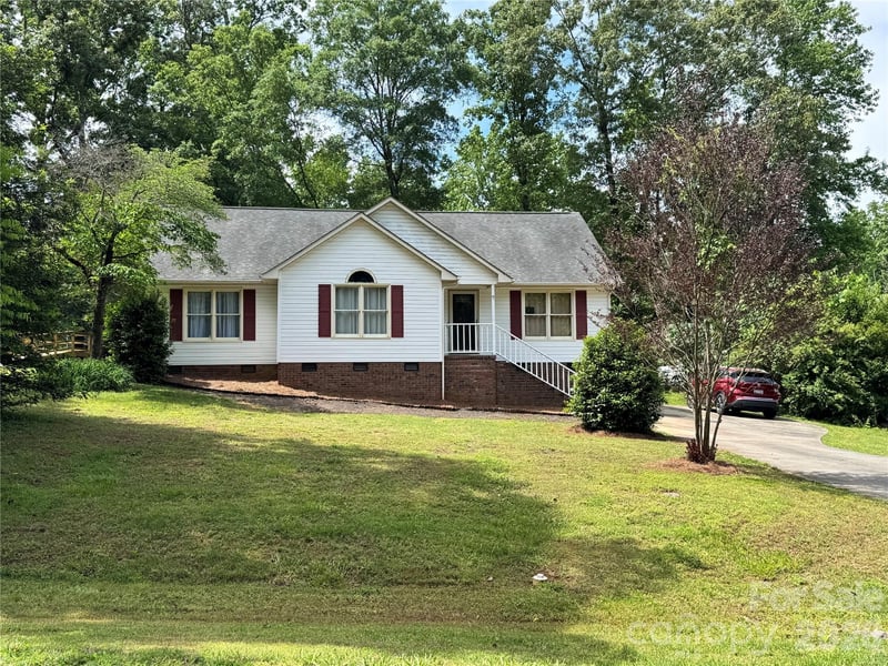 913 Pleasant Ridge Road, Fort Mill, SC - 3 beds, 2 baths, 1,526 sqft - $405,000