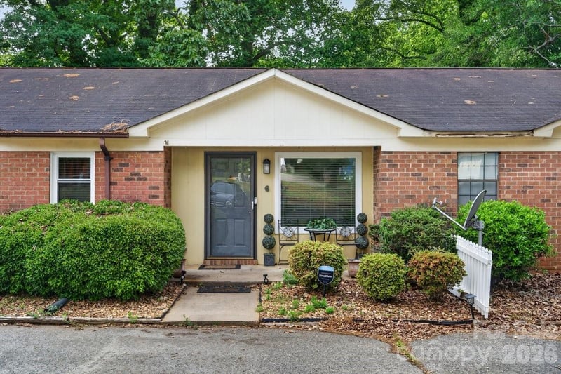 634 Hillcrest Drive Apt 6, Shelby, NC - 2 beds, 1 bath, 723 sqft - $124,000