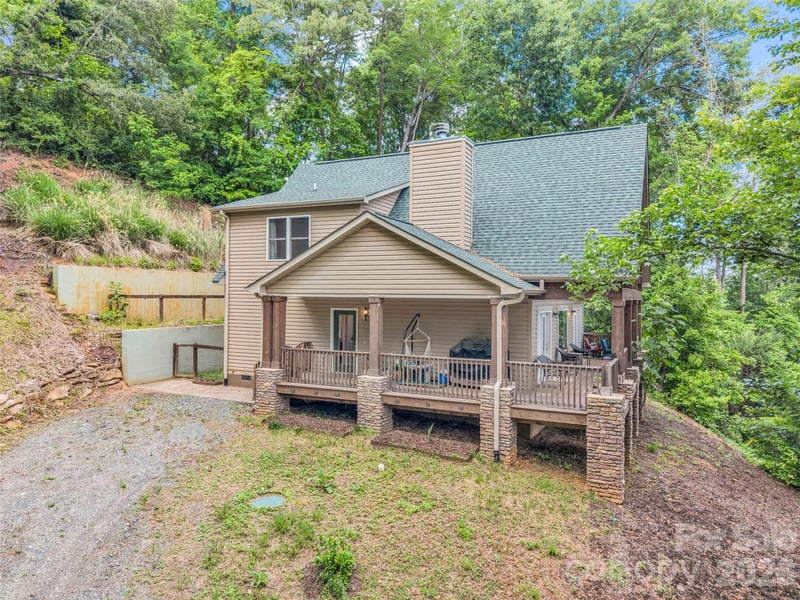 227 Snug Harbor Circle, Lake Lure, NC - 2 beds, 2.5 baths, 1,685 sqft - $795,000