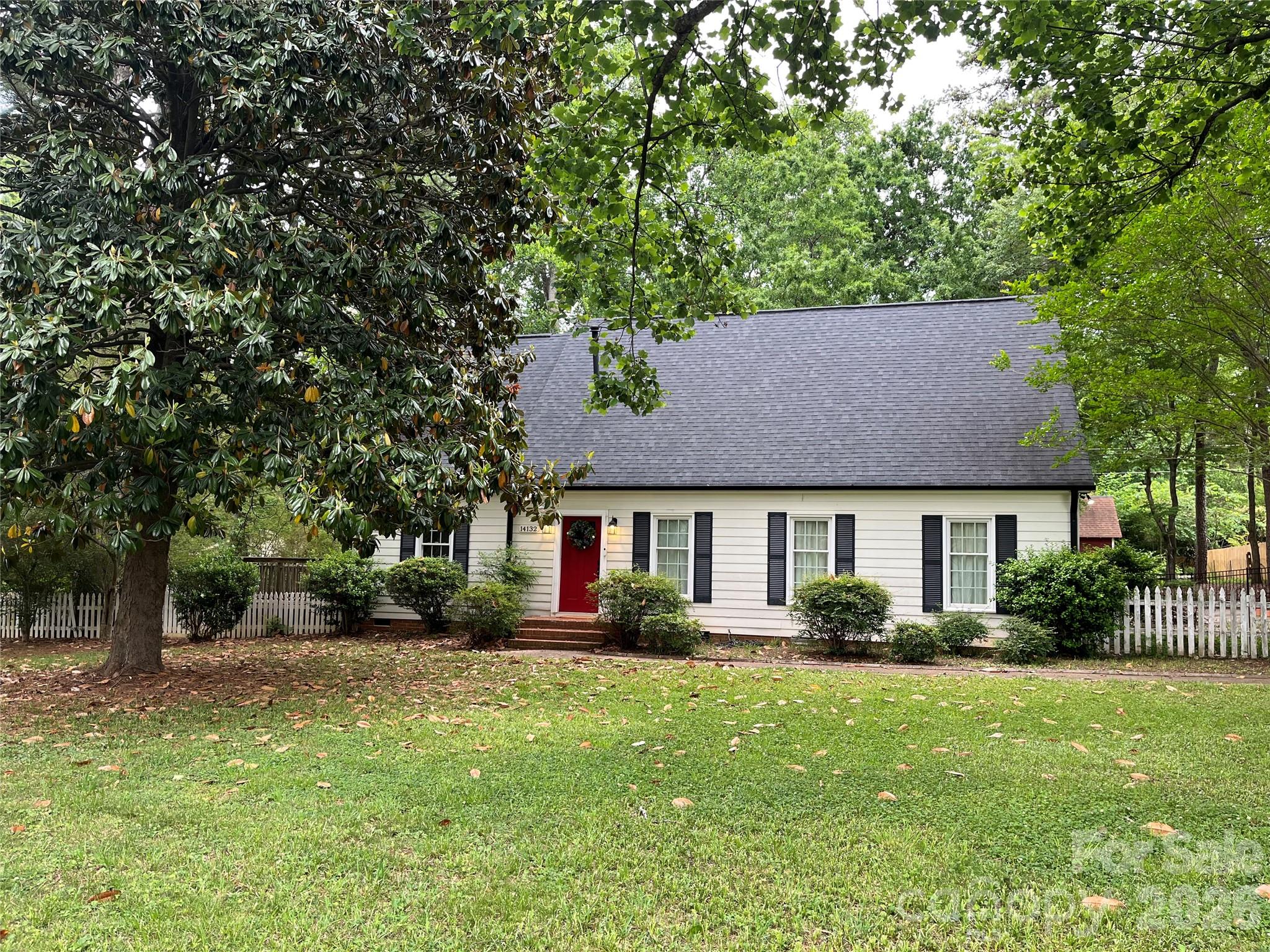 14132 Honeysuckle Ridge Drive, Matthews, NC. property listing photo