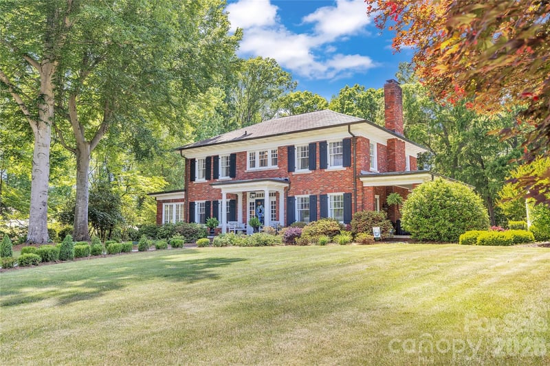 128 W Colonial Drive, Salisbury, NC - 4 beds, 3.5 baths, 4,333 sqft - $925,000