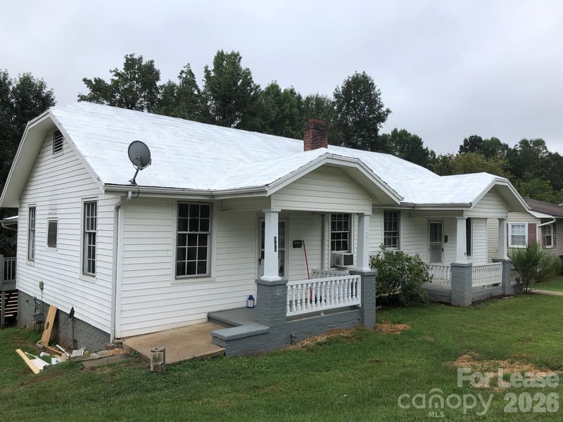 660 E Sharpe Street, Statesville, NC - 2 beds, 1 bath - $1,050