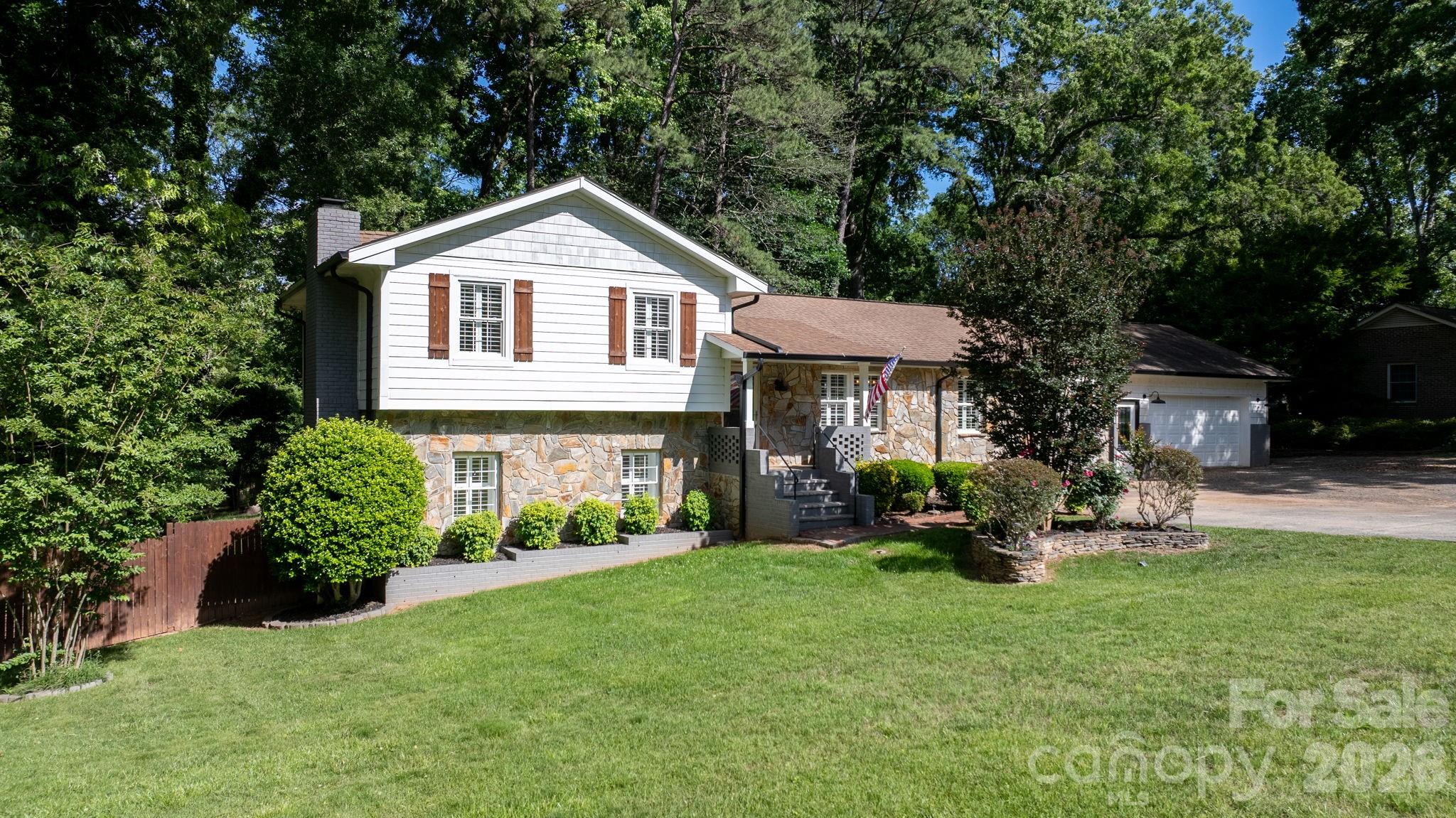 14214 Honeysuckle Ridge, Matthews, NC — property listing photo 1