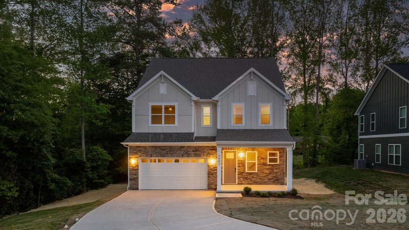 3883 12th Street NE, Hickory, NC - 4 beds, 3.5 baths, 3,092 sqft - $525,000