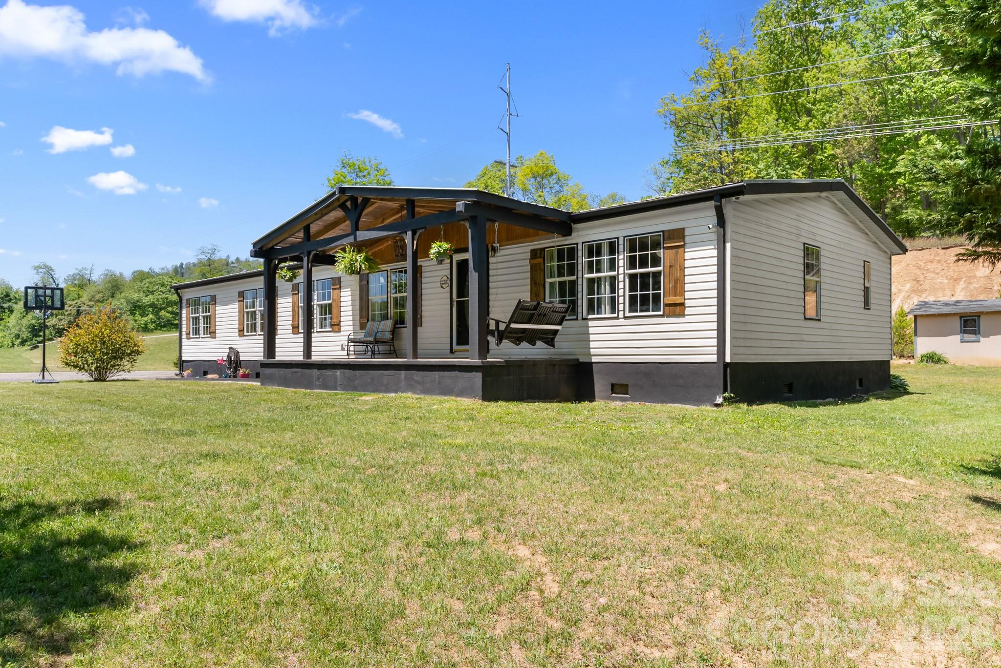 152 Pioneer Ridge, Sparta, NC. property listing photo