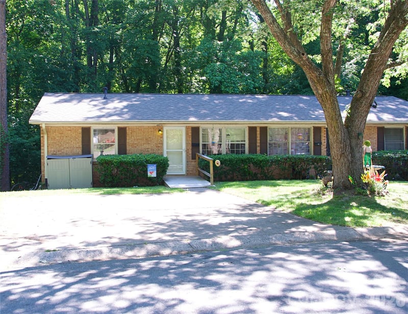 4631 Highlake Drive, Charlotte, NC - 2 beds, 1 bath, 1,588 sqft - $150,000
