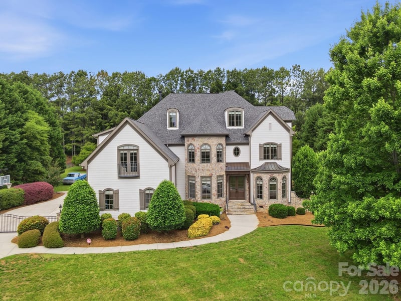 105 Quincy Court, Mooresville, NC - 5 beds, 5.5 baths, 5,741 sqft - $1,995,000