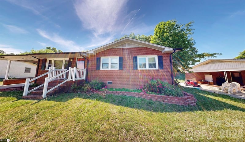 207 Starview, Dallas, NC - 3 beds, 1 bath, 1,201 sqft - $215,000