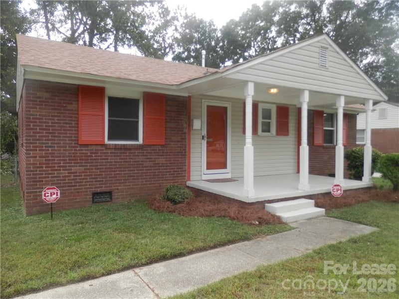 2827 Burbank Drive, Charlotte, NC - 3 beds, 1 bath, 1,000 sqft - $1,495