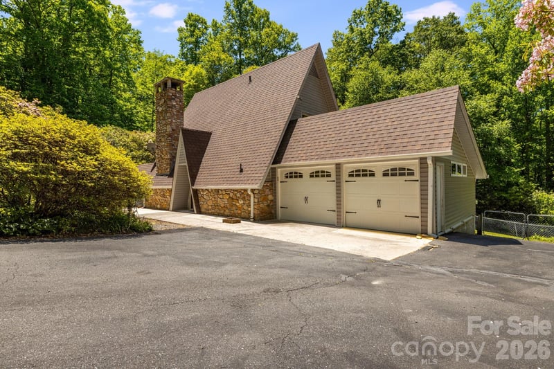 45 Echo Hills Drive, Fairview, NC - 2 beds, 2 baths, 1,778 sqft - $625,000
