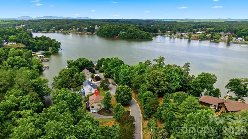 909 36th Avenue NW, Hickory, NC - 5 beds, 3 baths, 3,048 sqft - $689,900