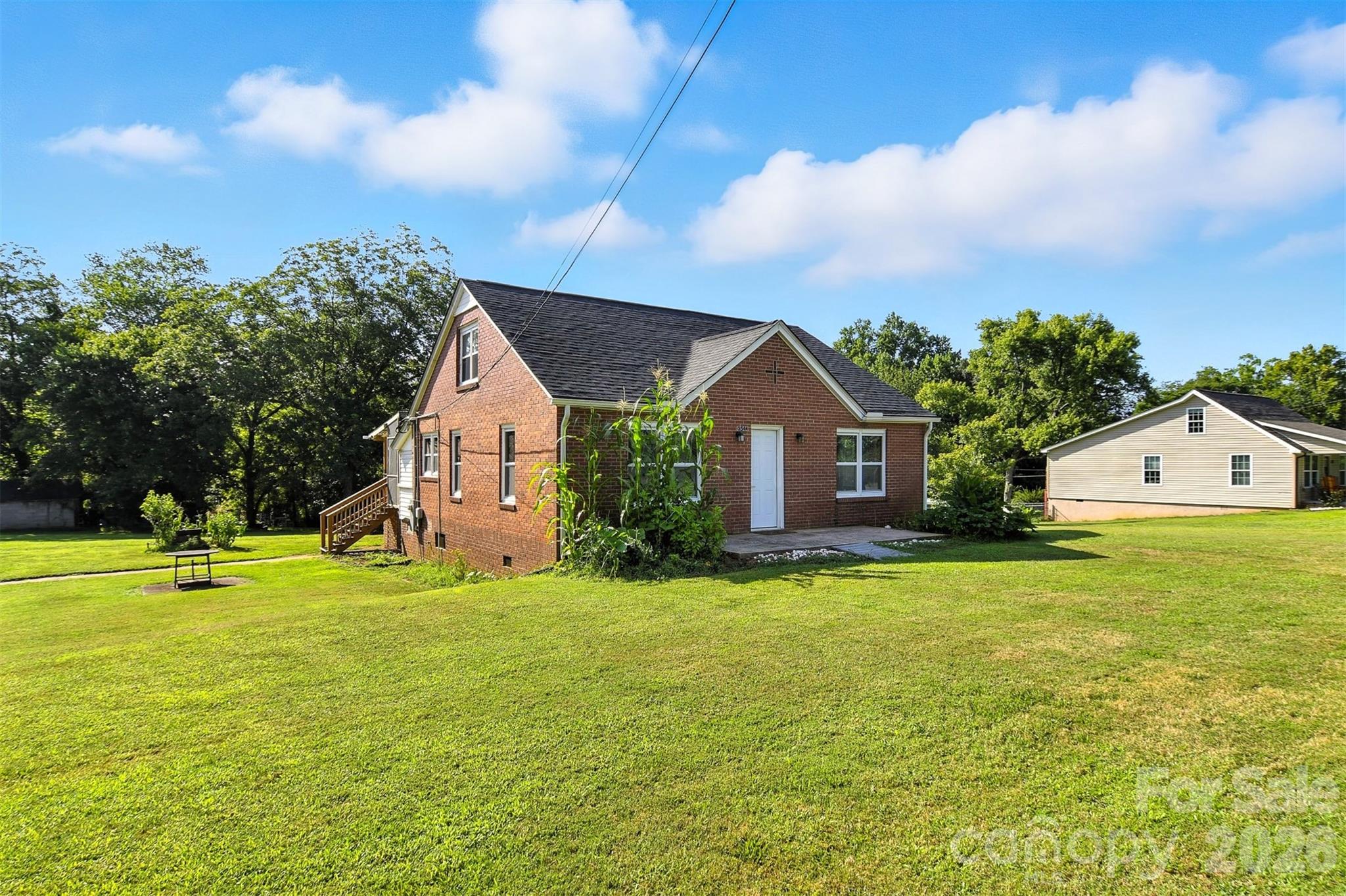 3544 6th Street Drive NW, Hickory, NC. property listing photo