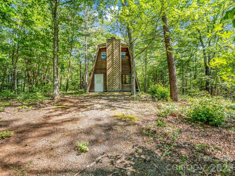 740 Justice Drive, Lake Lure, NC - 2 beds, 1.5 baths, 1,180 sqft - $362,000