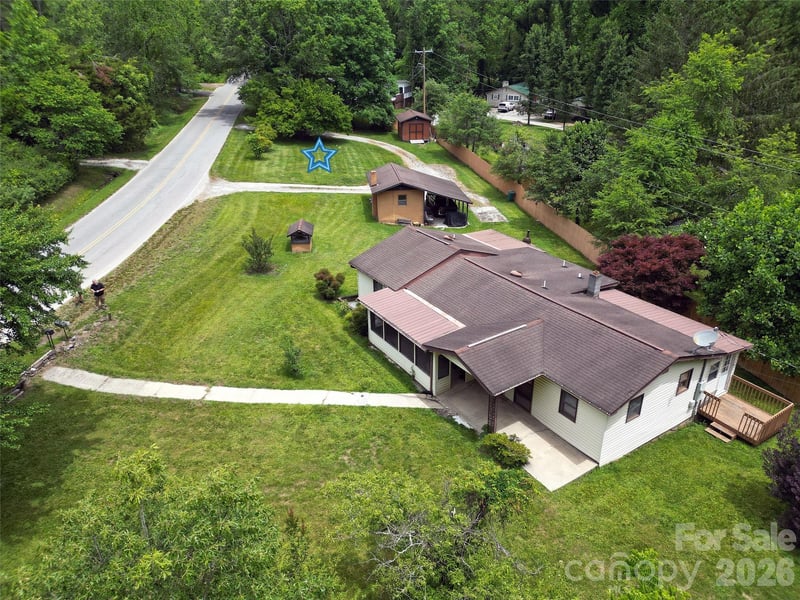 22 Mcminn Road, Hendersonville, NC - 2 beds, 2 baths, 824 sqft - $350,000
