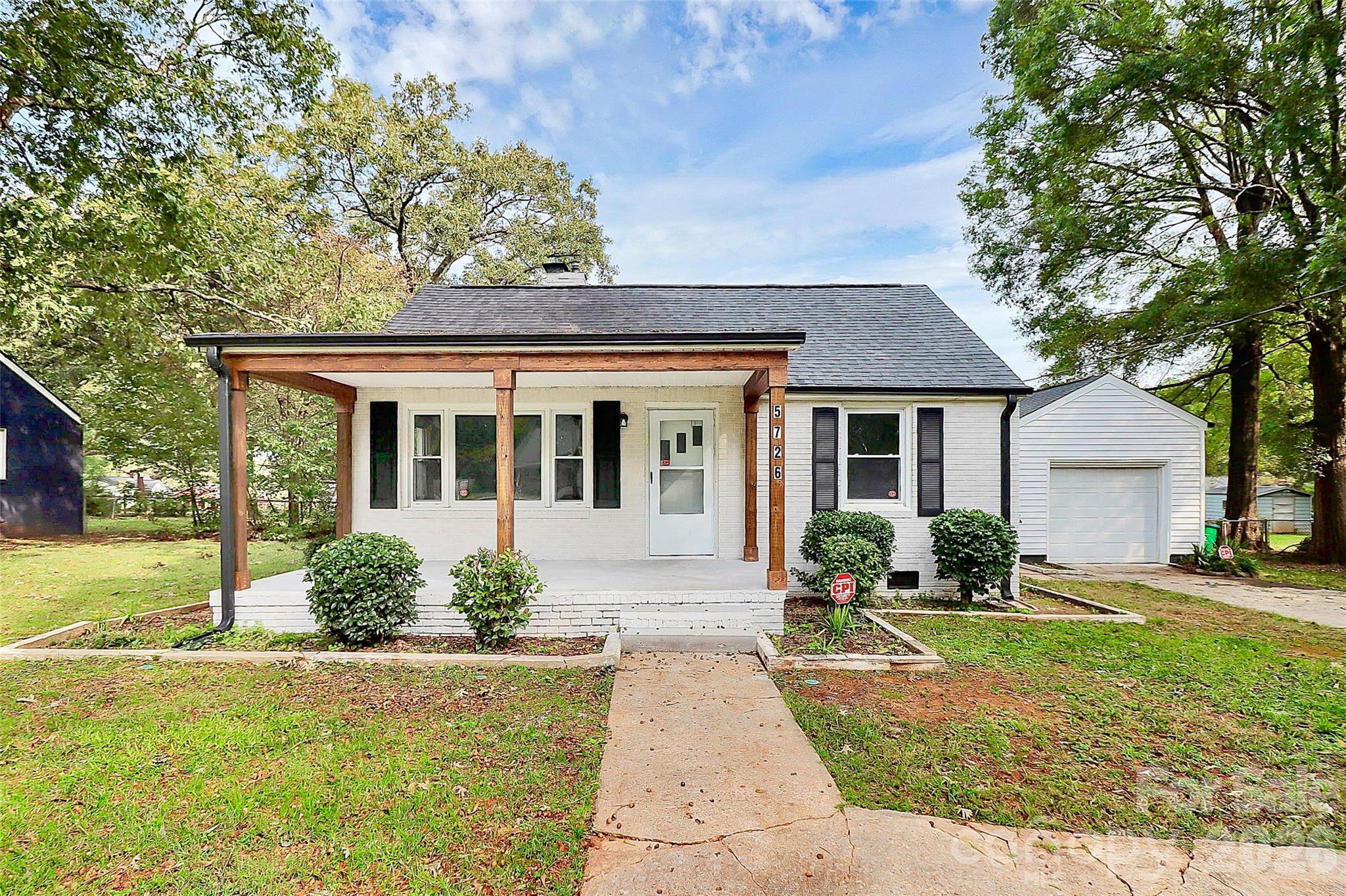 5726 Oak Drive, Charlotte, NC. property listing photo