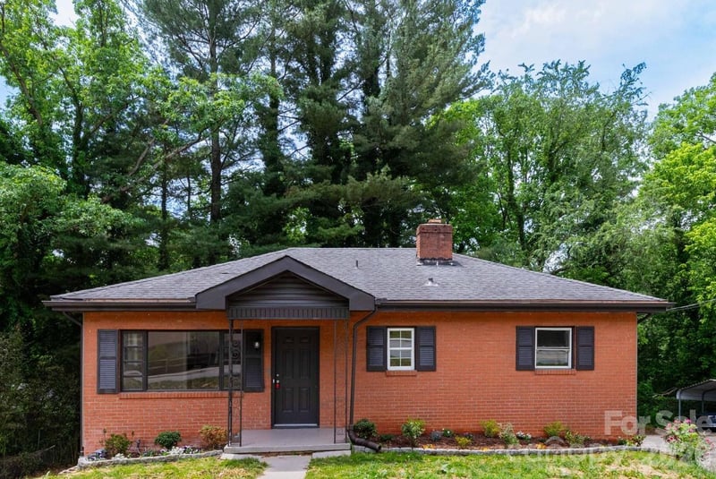 258 New Leicester Highway, Asheville, NC - 3 beds, 2 baths, 1,889 sqft - $385,000