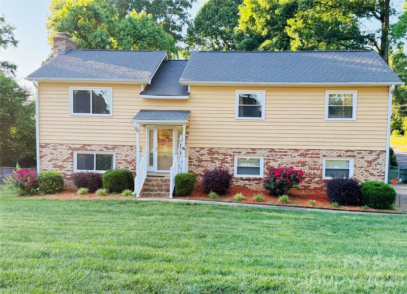 2600 Providence Drive, Gastonia, NC - 3 beds, 2.5 baths, 1,833 sqft - $325,000