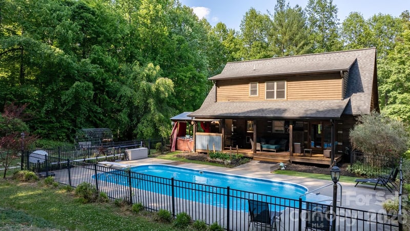 3355 Helton Hartley Place, Lenoir, NC - 3 beds, 2.5 baths, 2,175 sqft - $494,900
