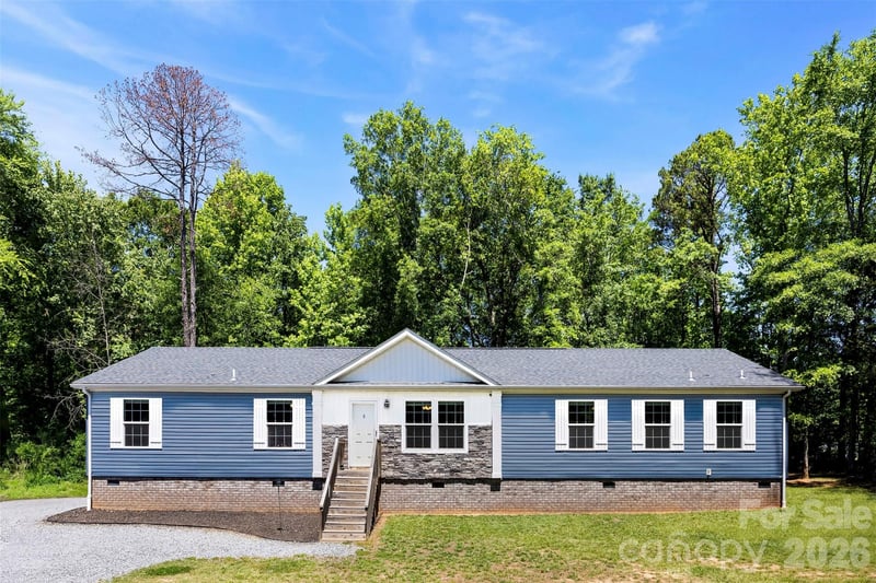 959 Wendover Heights Drive, Shelby, NC - 5 beds, 2 baths, 2,255 sqft - $317,400