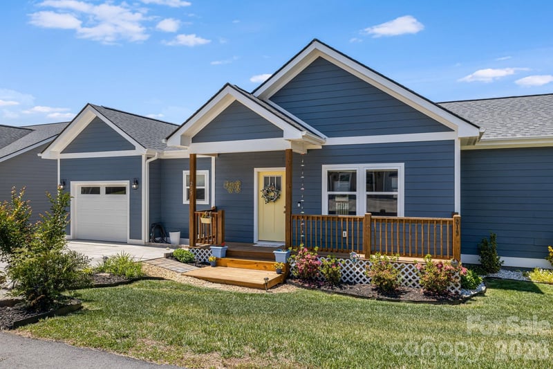 215 Oak Meadow Lane, Asheville, NC - 3 beds, 2.5 baths, 1,714 sqft - $475,000