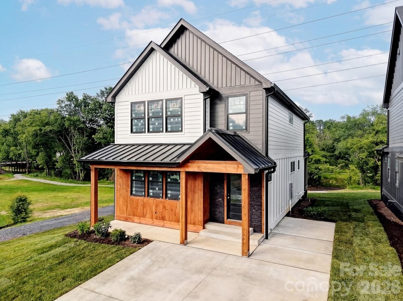 18 S Martha Kate Drive, Hendersonville, NC - 3 beds, 3 baths, 1,824 sqft - $549,000