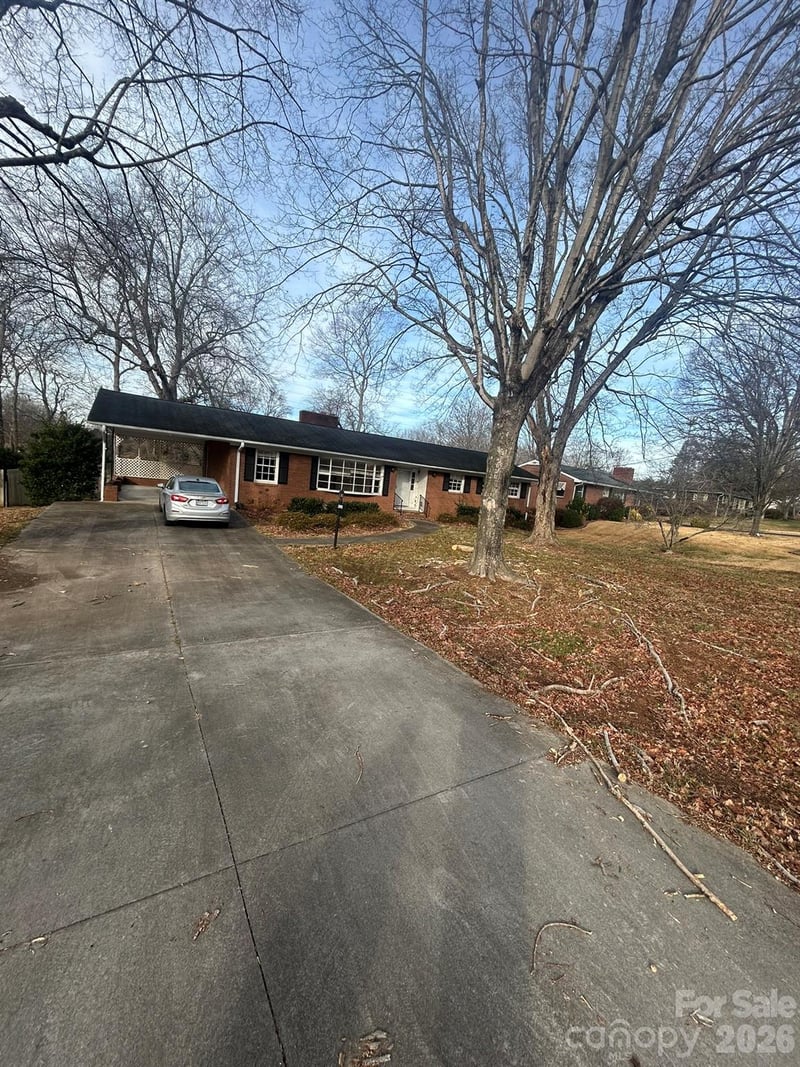626 Willowbrook Lane, Winston Salem, NC - 3 beds, 2 baths, 1,652 sqft - $229,000