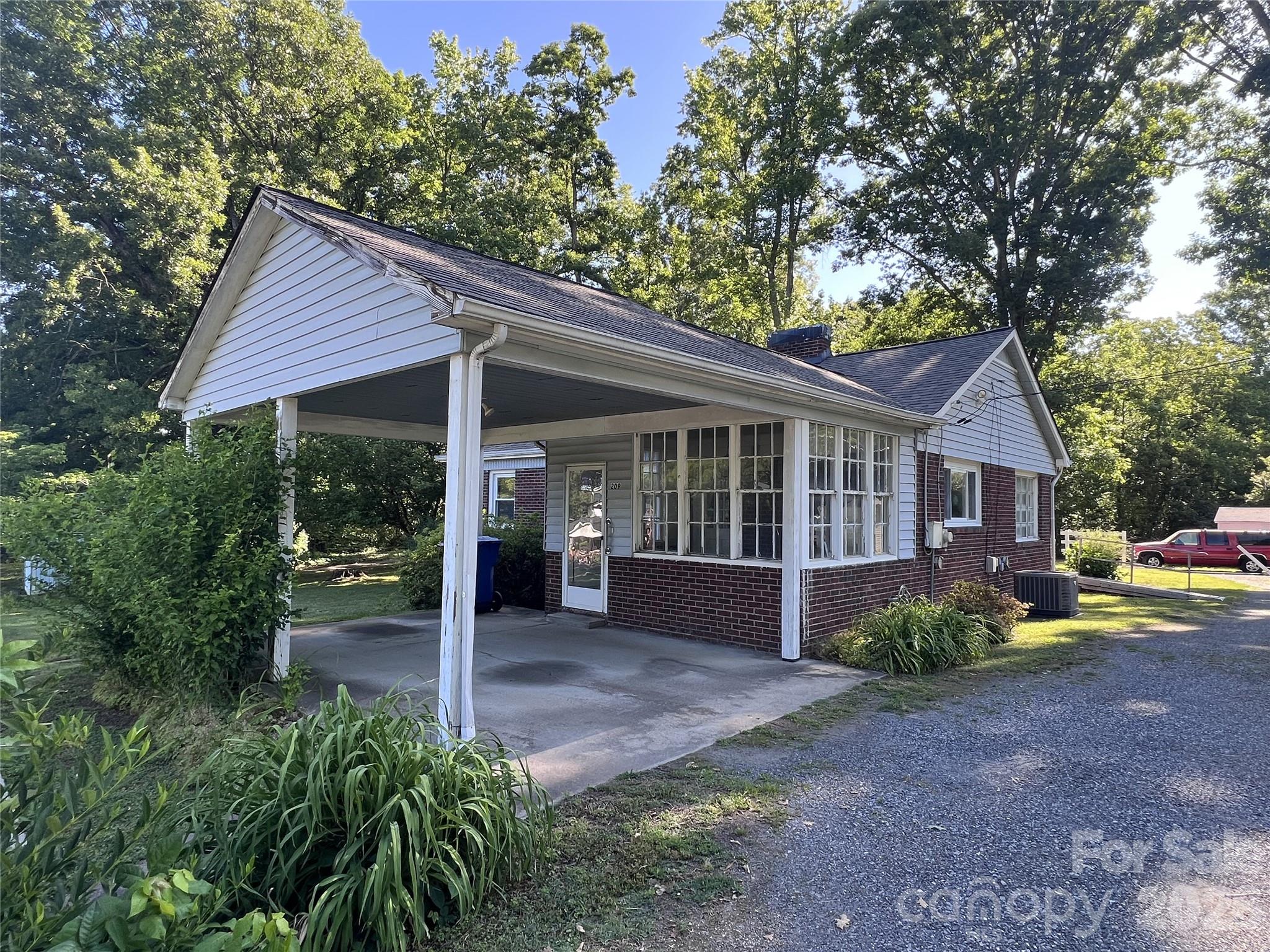 209 S Roxford Road, Kings Mountain, NC. property listing photo