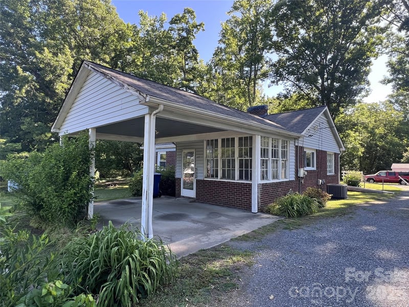 209 S Roxford Road, Kings Mountain, NC - 3 beds, 2 baths, 1,432 sqft - $175,000