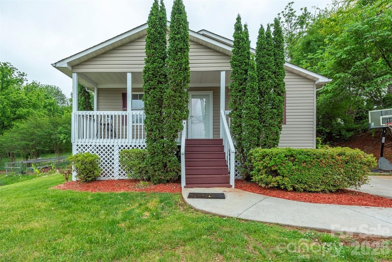 104 Bethel Street, Morganton, NC - 3 beds, 2 baths, 1,335 sqft - $309,000