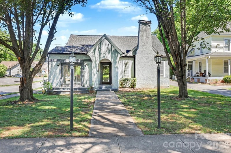 503 E Broad Street, Statesville, NC - 4 beds, 2 baths, 2,082 sqft - $265,000