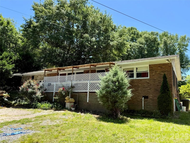 2607 Crescent Lane, Gastonia, NC - 3 beds, 1.5 baths, 1,052 sqft - $150,000