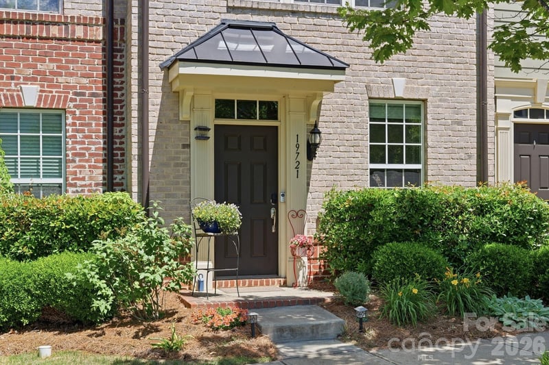 19721 Playwrights Way, Cornelius, NC - 2 beds, 2.5 baths, 1,546 sqft - $369,500