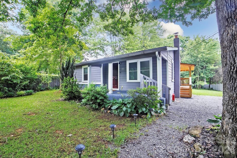 22 Glenview Place, Arden, NC - 2 beds, 2 baths, 958 sqft - $345,000