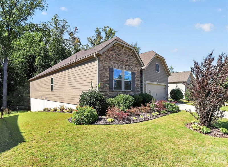 7614 Porrera Street, Charlotte, NC - 4 beds, 3.5 baths, 3,360 sqft - $639,900