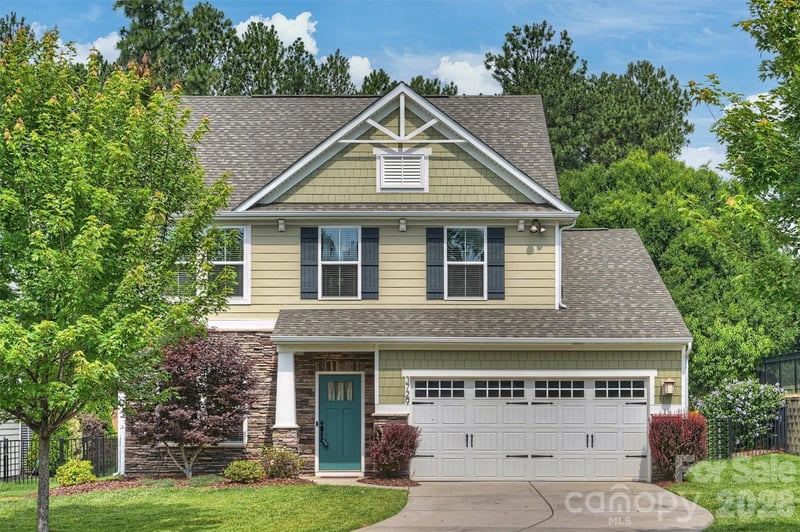 3729 Benseval Lane, Matthews, NC - 3 beds, 2.5 baths, 2,141 sqft - $509,000