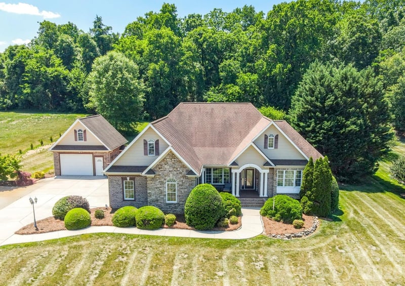 137 Natures Trail, Statesville, NC - 4 beds, 3 baths, 2,666 sqft - $789,000