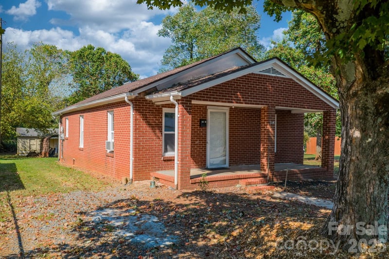728 21st Street SW, Hickory, NC - 3 beds, 1 bath, 1,034 sqft - $172,999