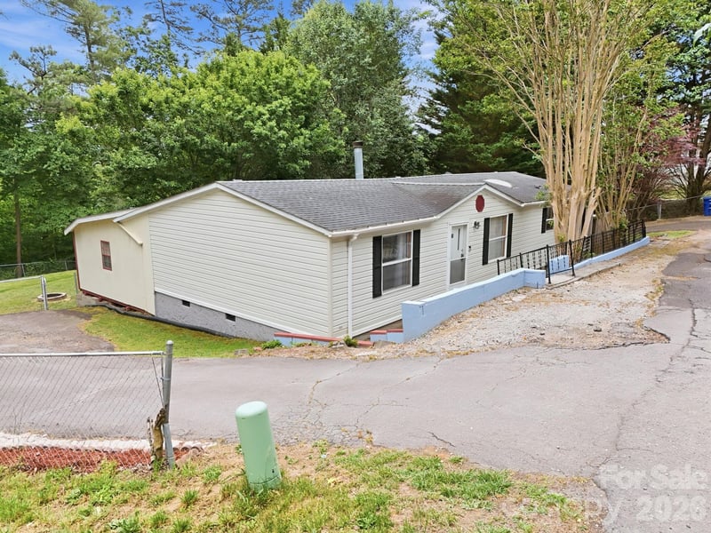 405 Gray Court, Asheville, NC - 3 beds, 2 baths, 1,210 sqft - $284,000