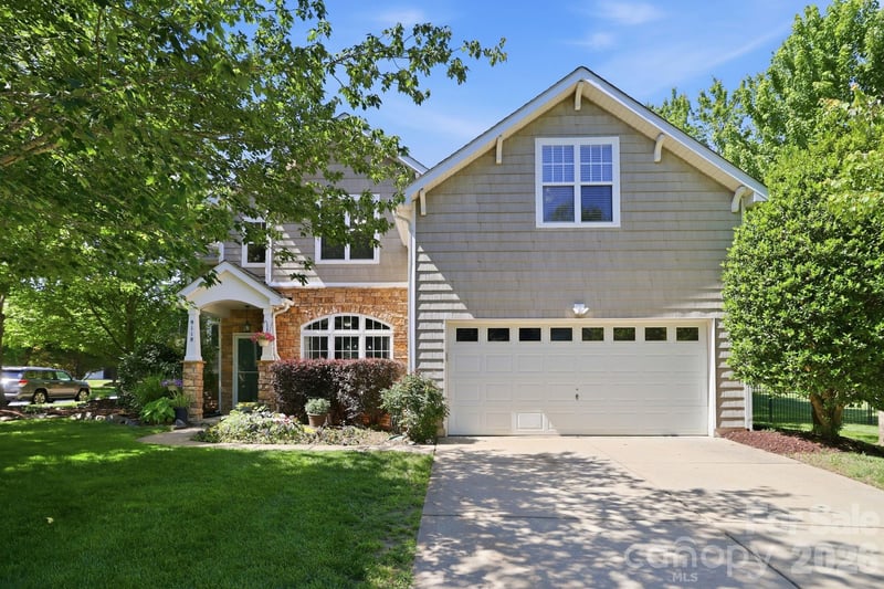 9118 Spratt, Waxhaw, NC - 5 beds, 3 baths, 2,700 sqft - $675,000