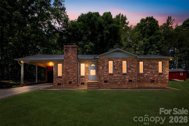 229 Hoyles, Kings Mountain, NC - 3 beds, 2 baths, 1,436 sqft - $340,000