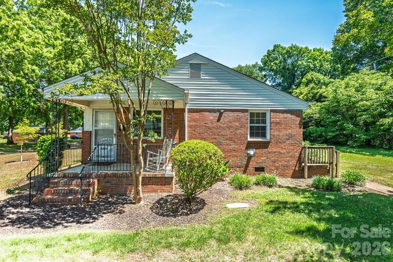 3241 Minnesota, Charlotte, NC - 2 beds, 1 bath, 672 sqft - $155,000
