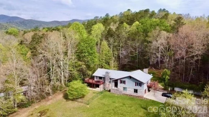 656 Cashiers Valley Road, Brevard, NC - 4 beds, 3.5 baths, 3,988 sqft - $699,000