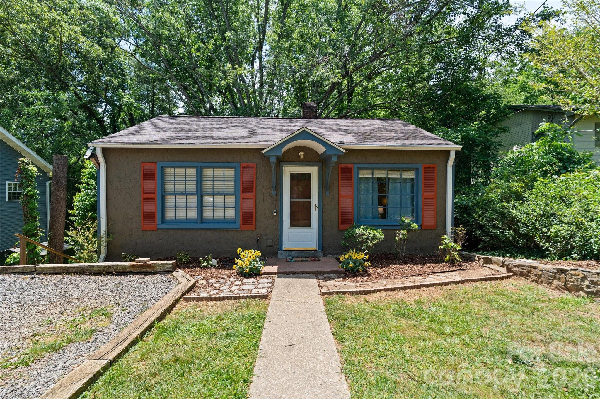 224 Aurora Drive, Asheville, NC. property listing photo