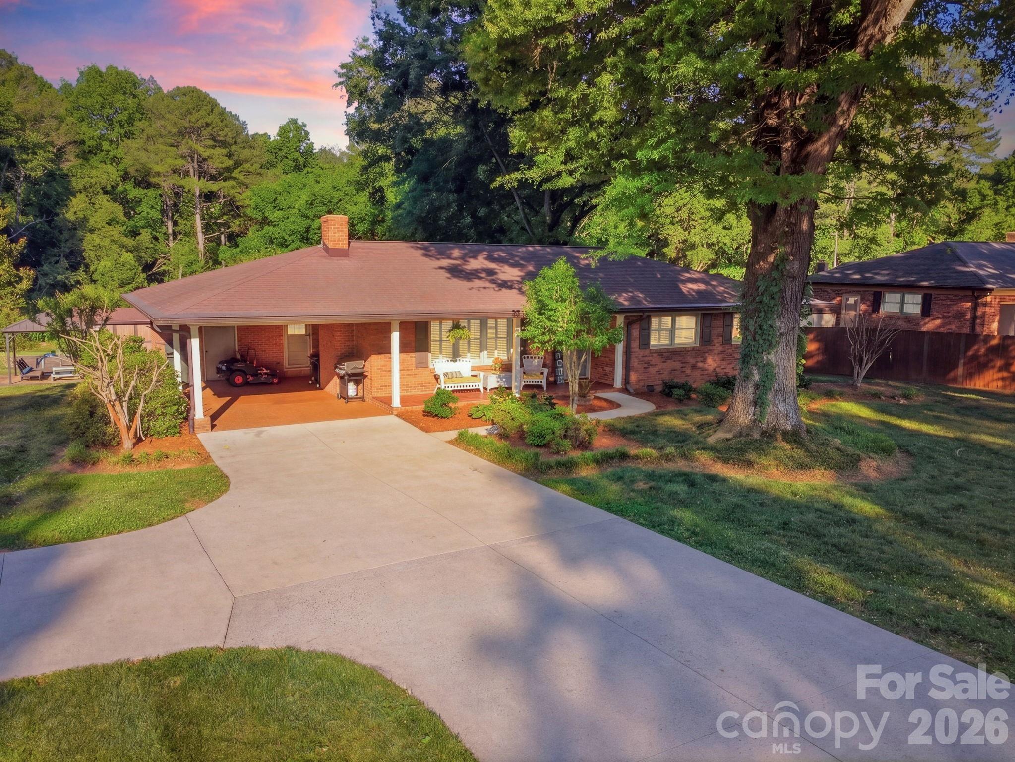 1556 Nottingham Drive, Newton, NC — property listing photo