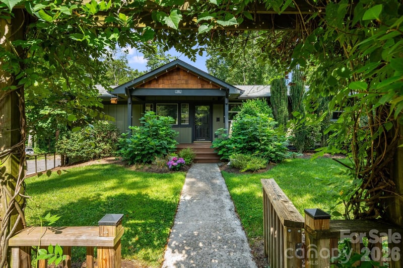 10 Davenport Place, Asheville, NC - 4 beds, 3 baths, 1,718 sqft - $675,000