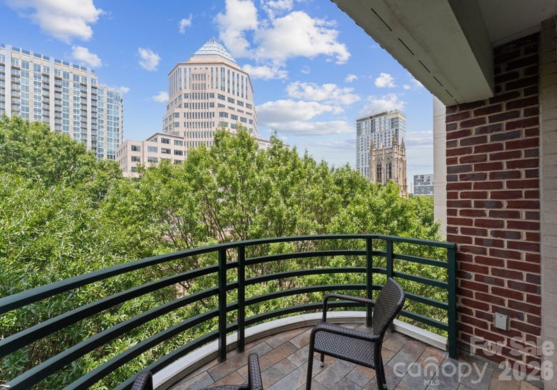 400 N Church Street Apt 422, Charlotte, NC - 2 beds, 2.5 baths, 1,600 sqft - $615,000