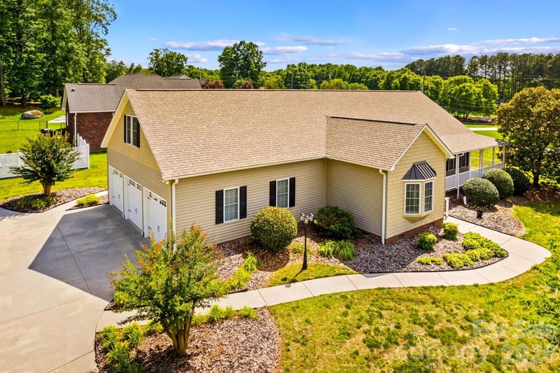 101 Devonshire Lane, Salisbury, NC - 4 beds, 3.5 baths, 3,272 sqft - $529,500